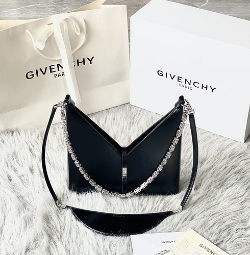 Givenchy-a6eed58b